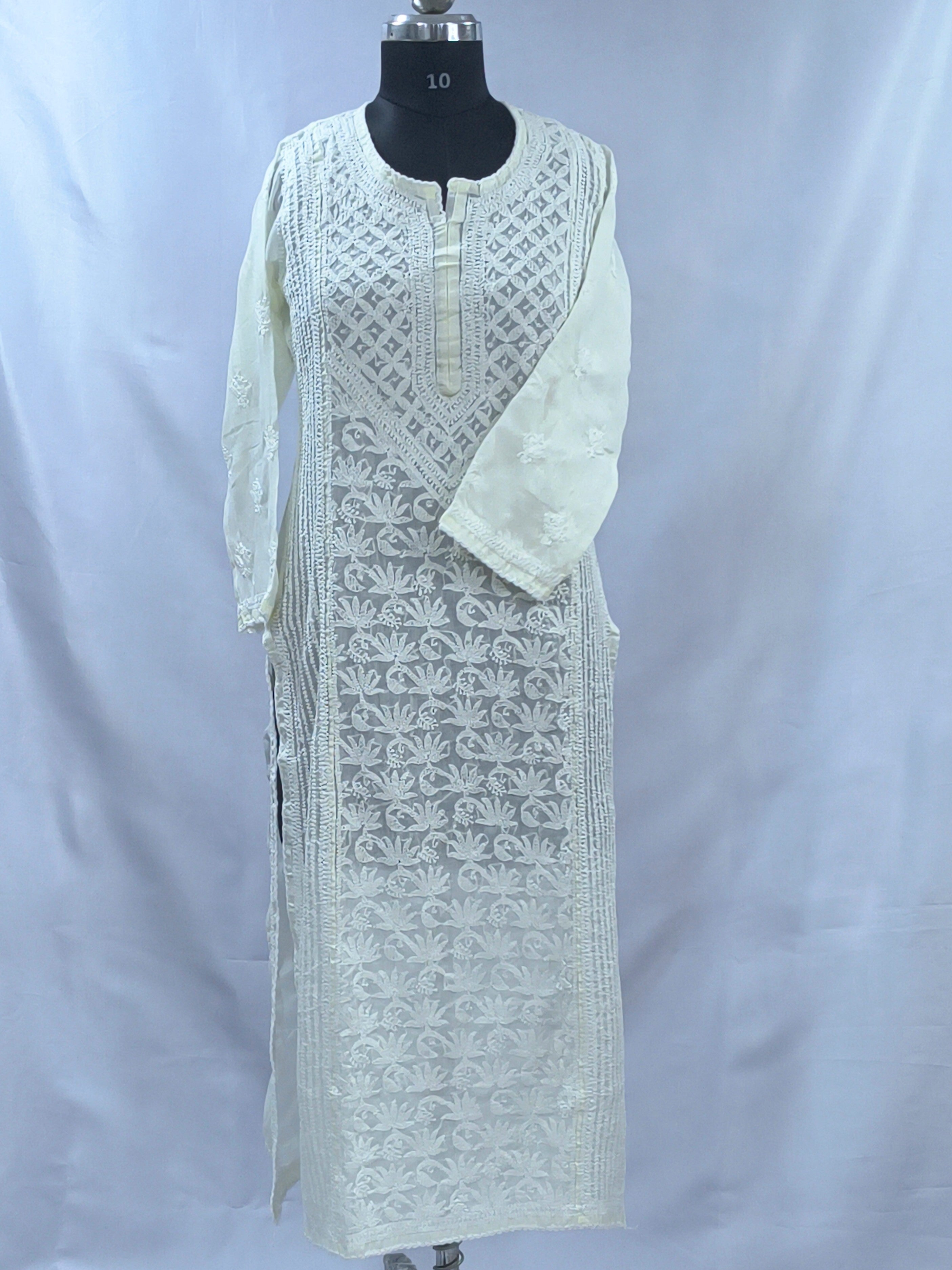 1025 off White Mul cotton Lucknowi kurta in hand embroider3e front jal